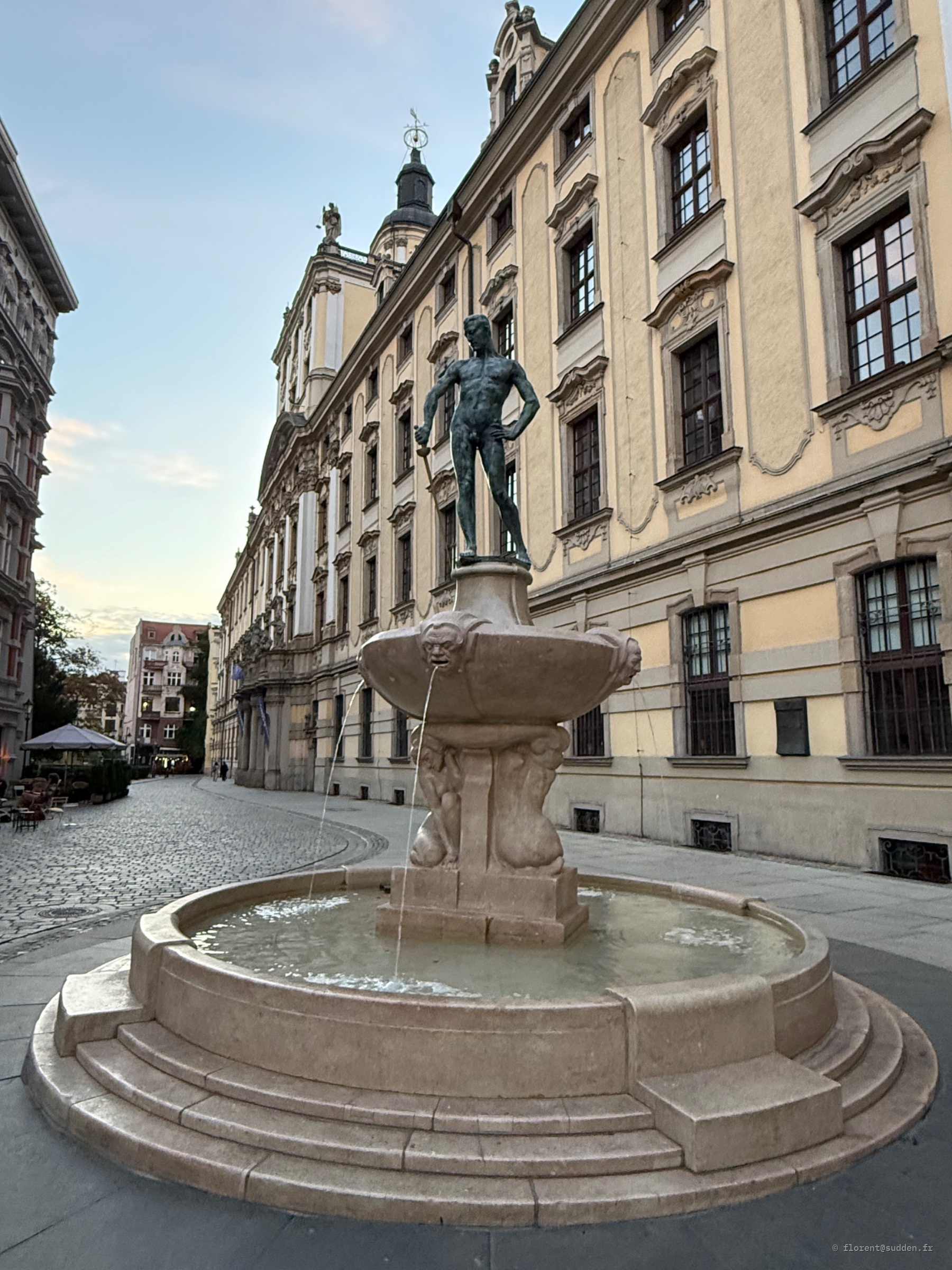 Fontaine Plac Uniwersytecki, Wrocław