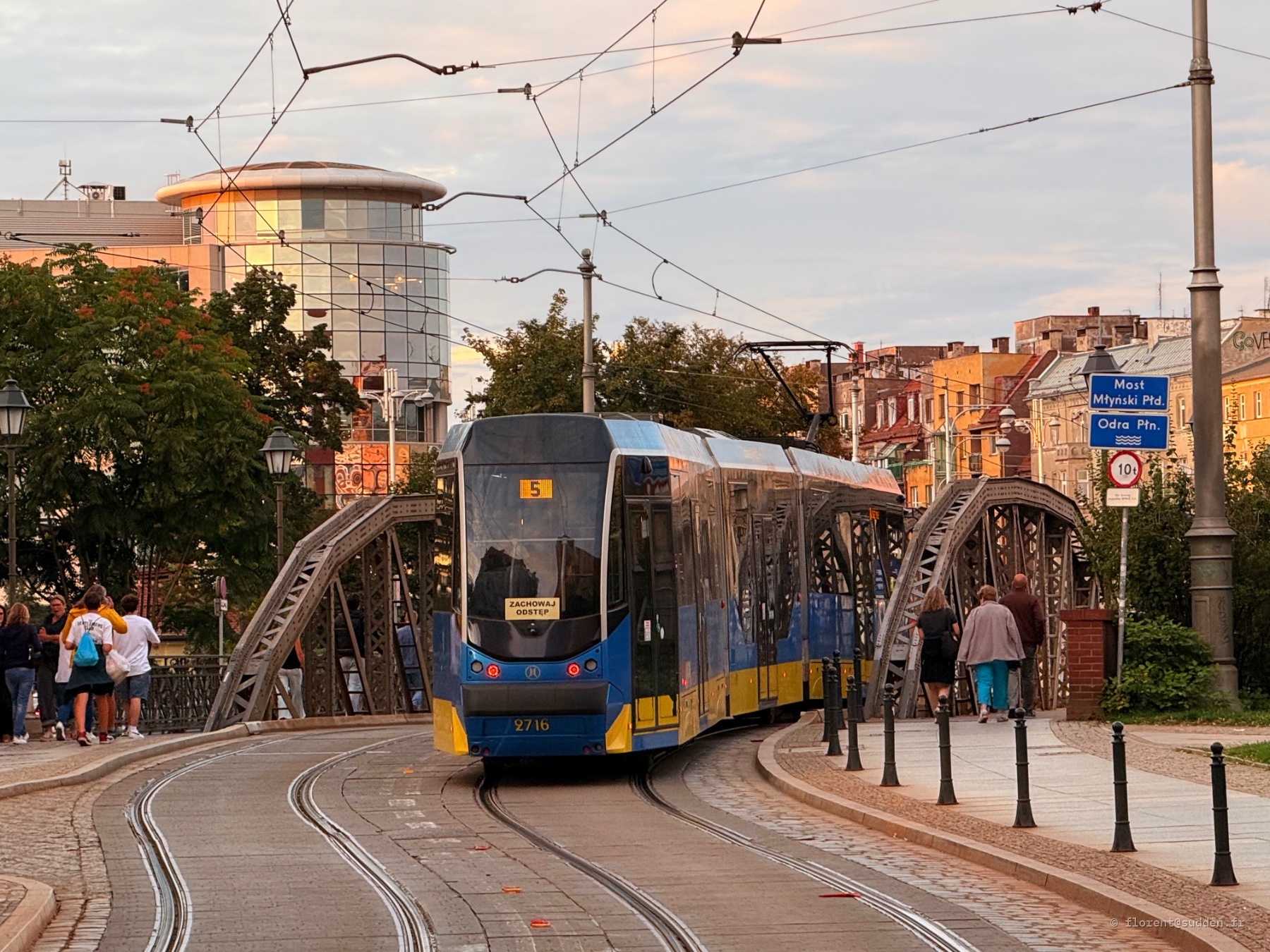 Tramway sur pont Most Miłyński à Wrocław