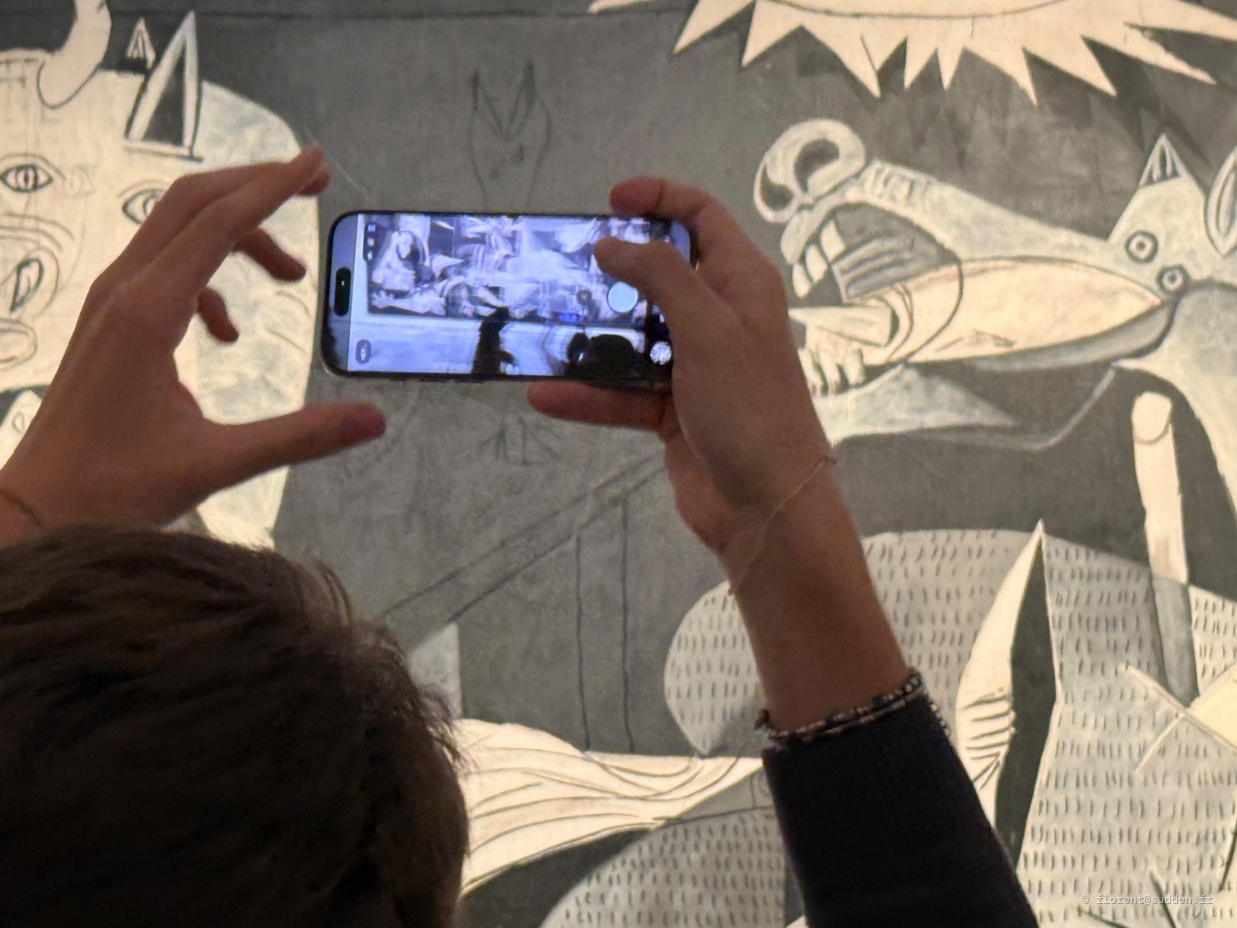 Guernica (Picasso) Mobile view