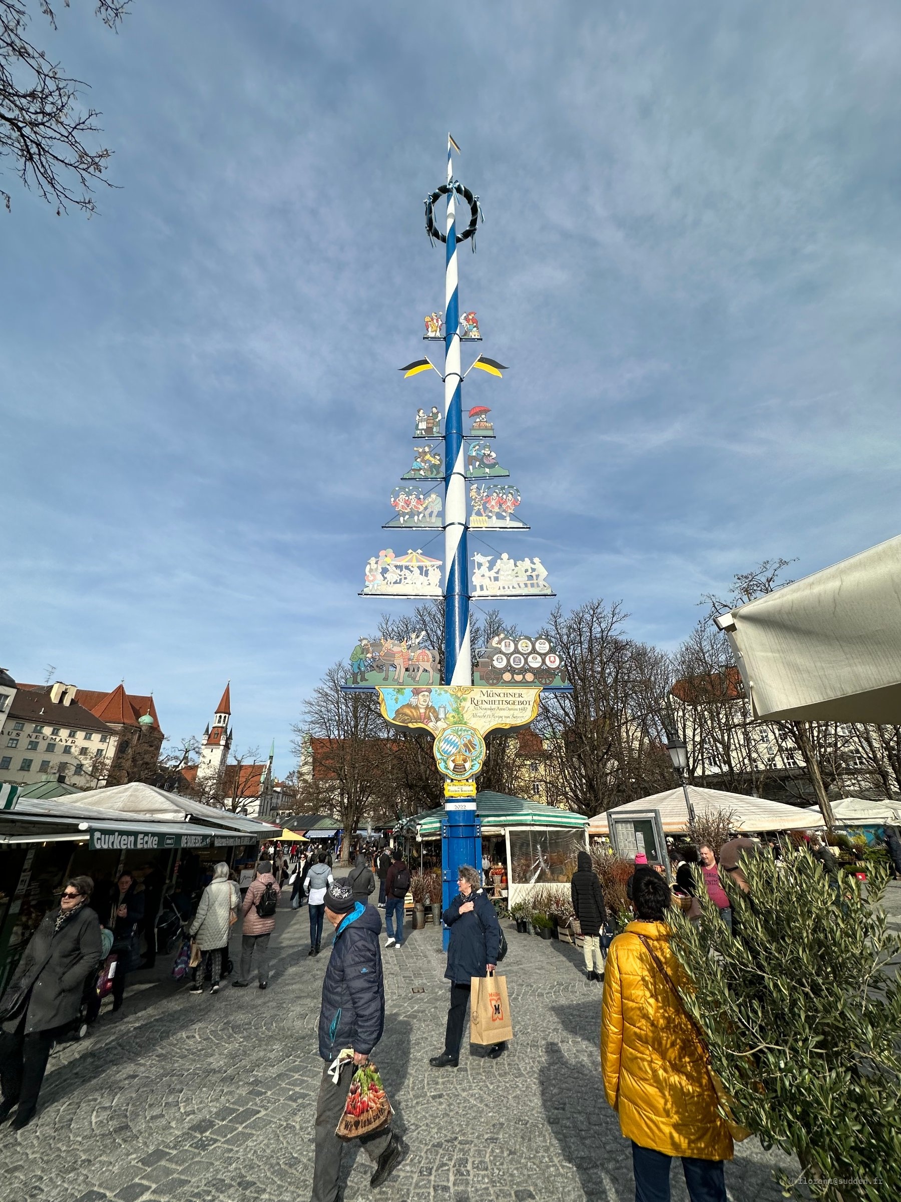Maypole (Maibaum) du Viktualienmarkt