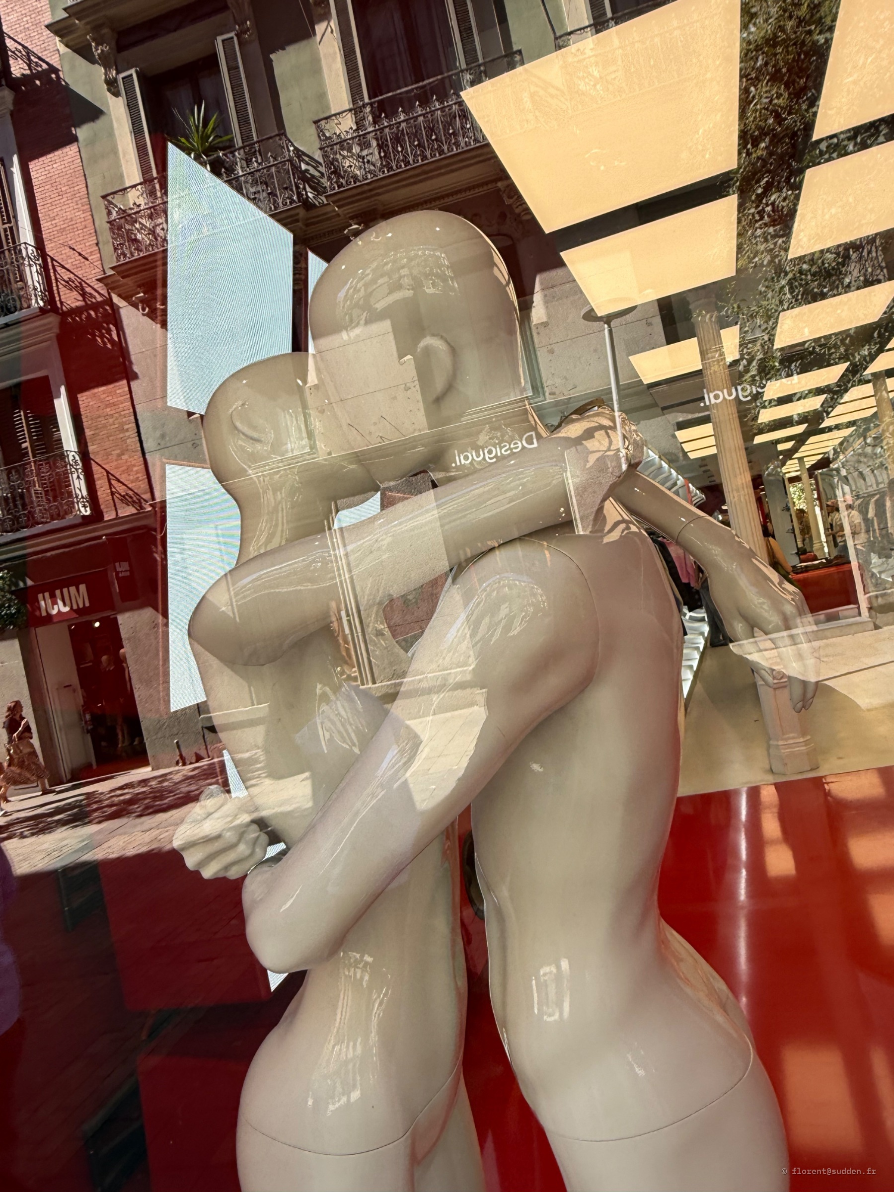 Vitrine magasin fashion.