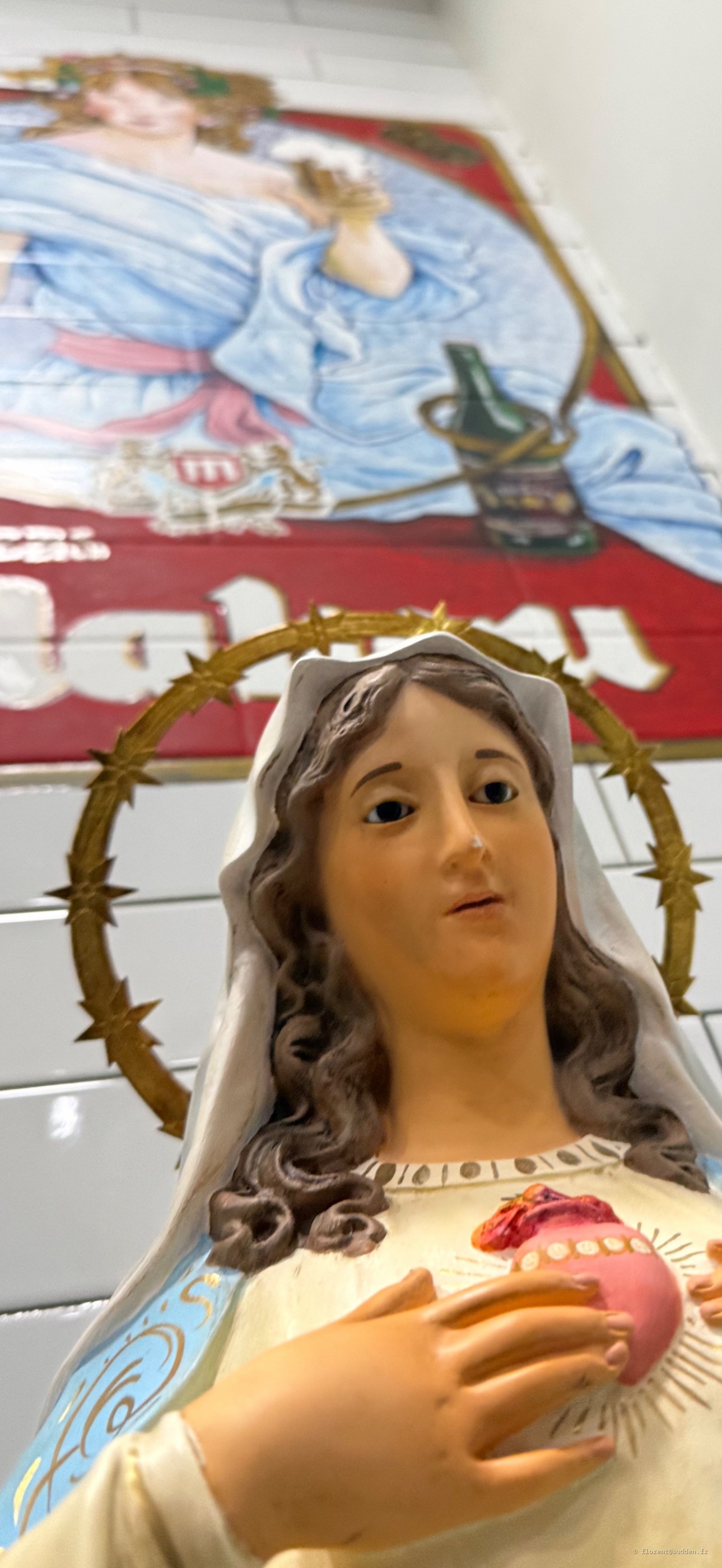 Vierge et réclame Mahou