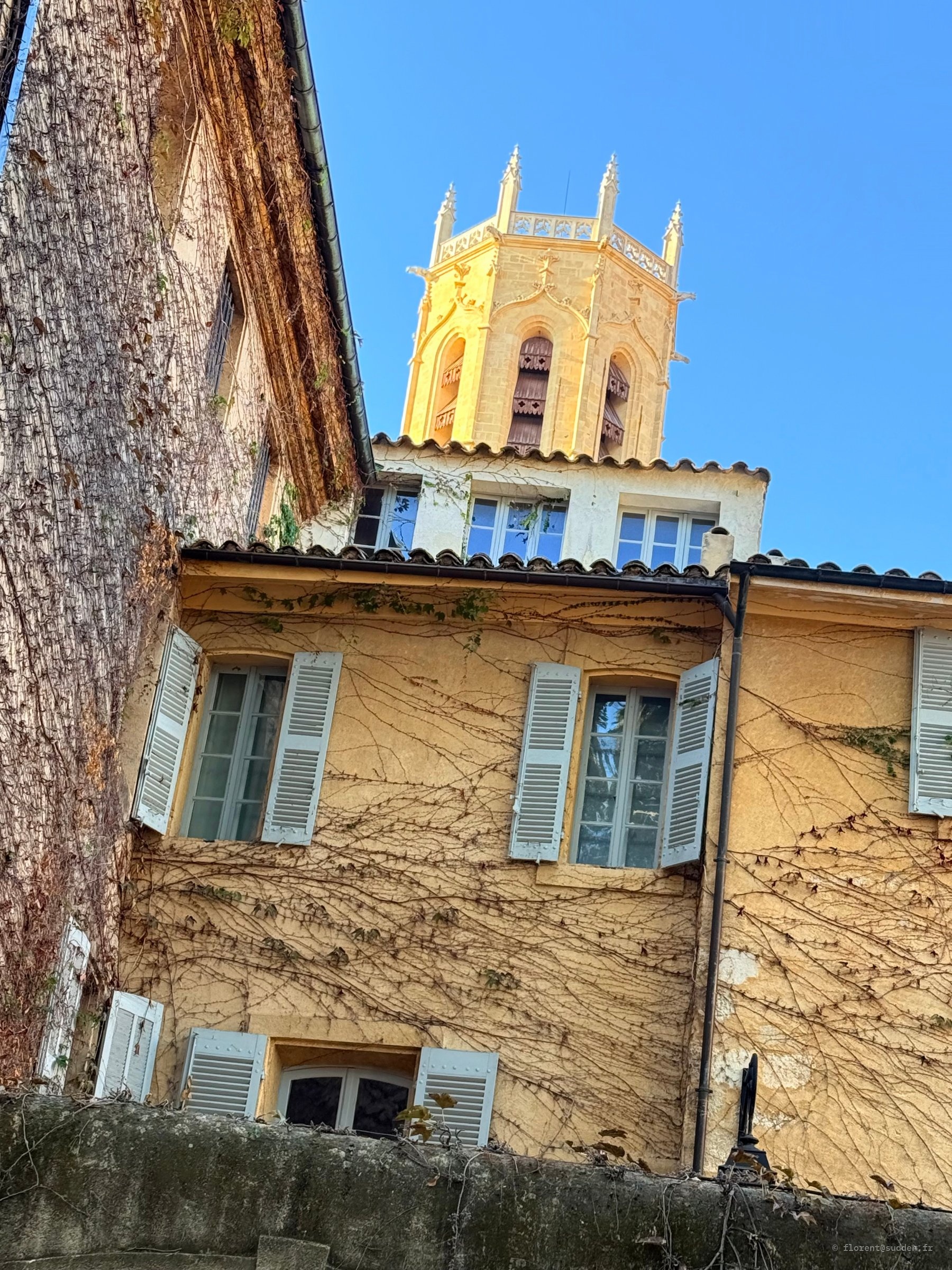 Clocher de la cathédrale Saint-Sauveur